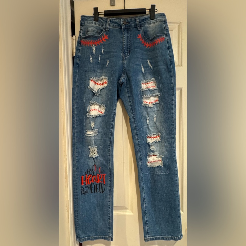 Moms medium (8-10) Baseball Jeans